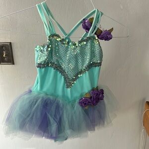 Cute little dance dress with sparkles and purple flowers for hair